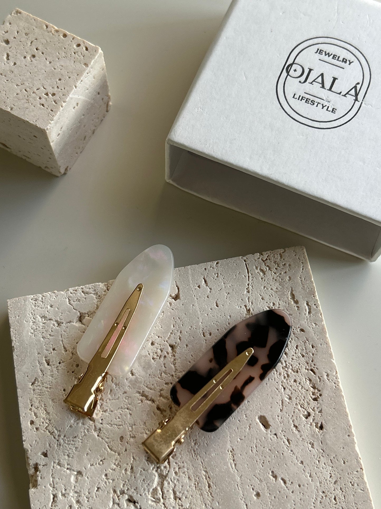 Shell ✧ Creaseless Hair Clips - a pair